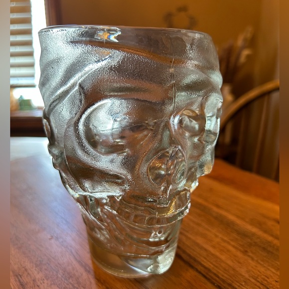 Large Glass Pirate Skull 33oz Mug Guy Fieri's American Kitchen Bar Cancun - Picture 1 of 9